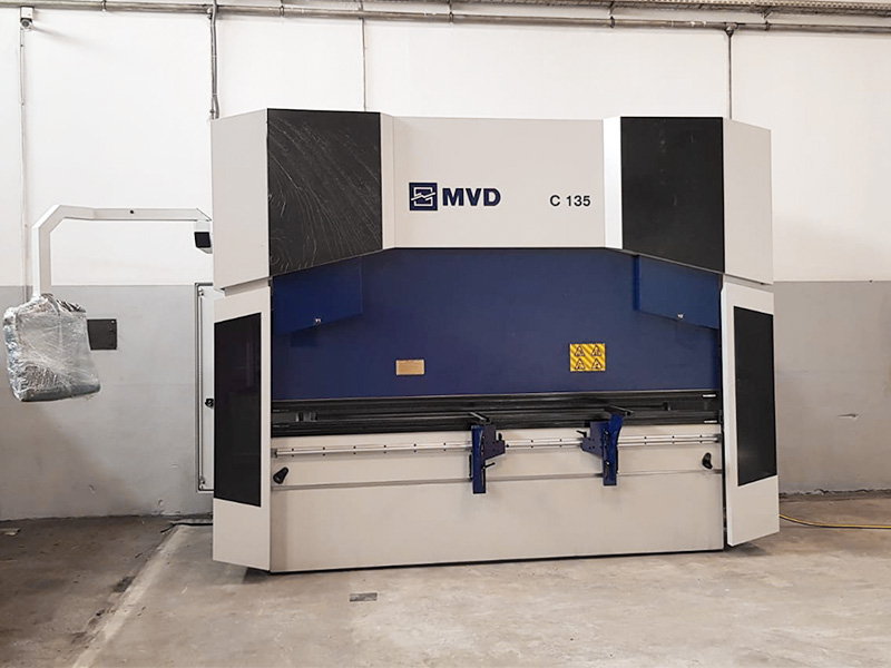 Apkant pre&scaron;a MVD Inan ibend C serija 135 tona x 3100 mm