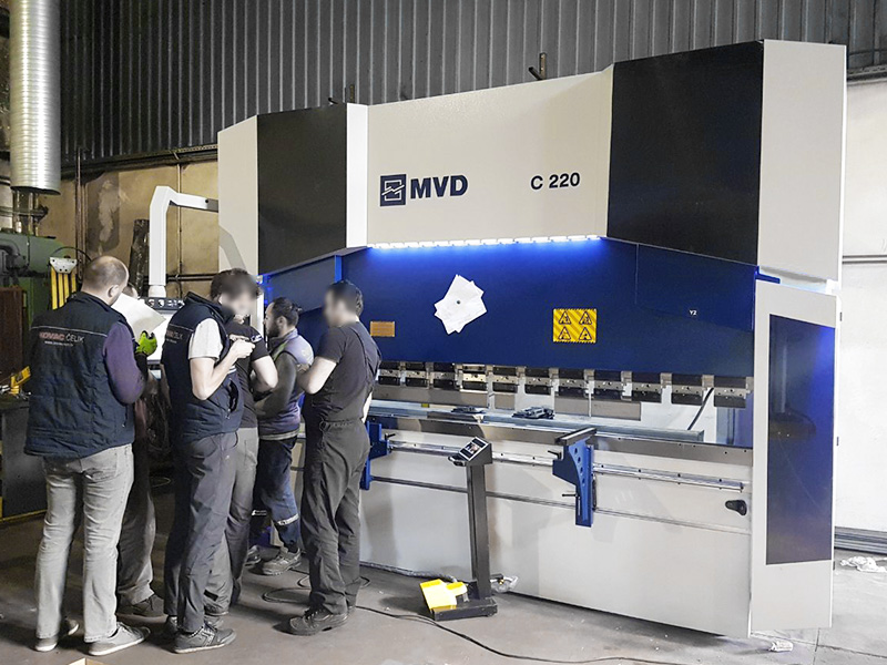 Apkant pre&scaron;a MVD Inan ibend C serija 220 tona x 3100 mm